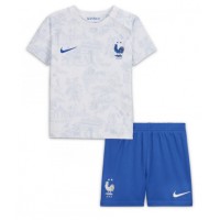 Camisa de time de futebol França Replicas 2º Equipamento Infantil Mundo 2022 Manga Curta (+ Calças curtas)